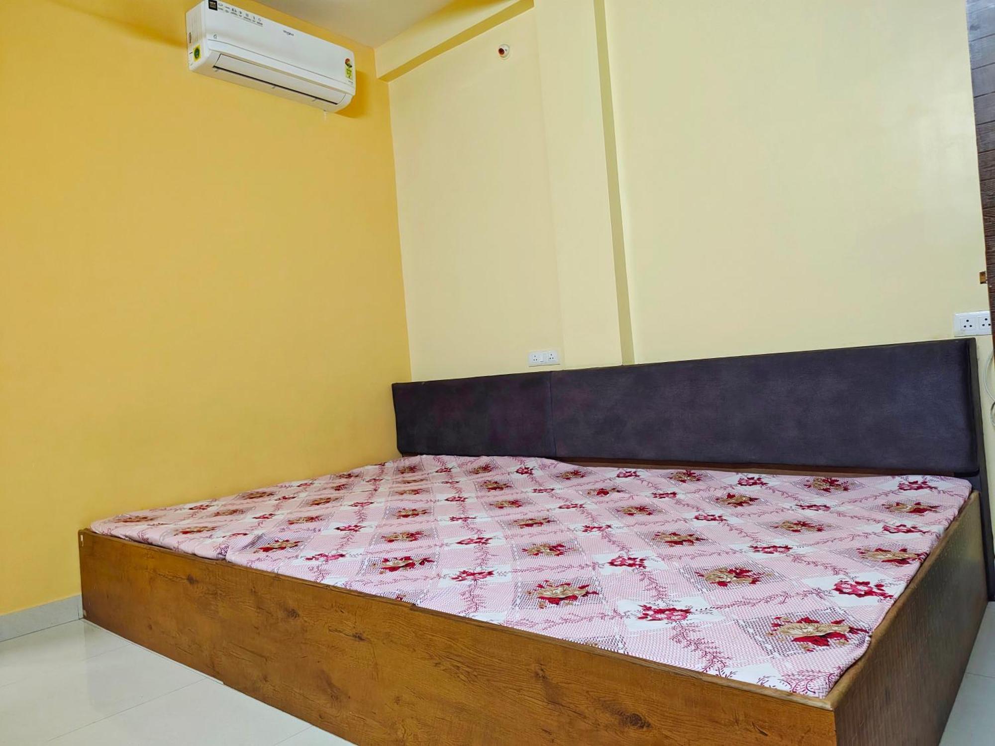 Anand Yatri Grah - Home Stay, Ujjain Exteriör bild