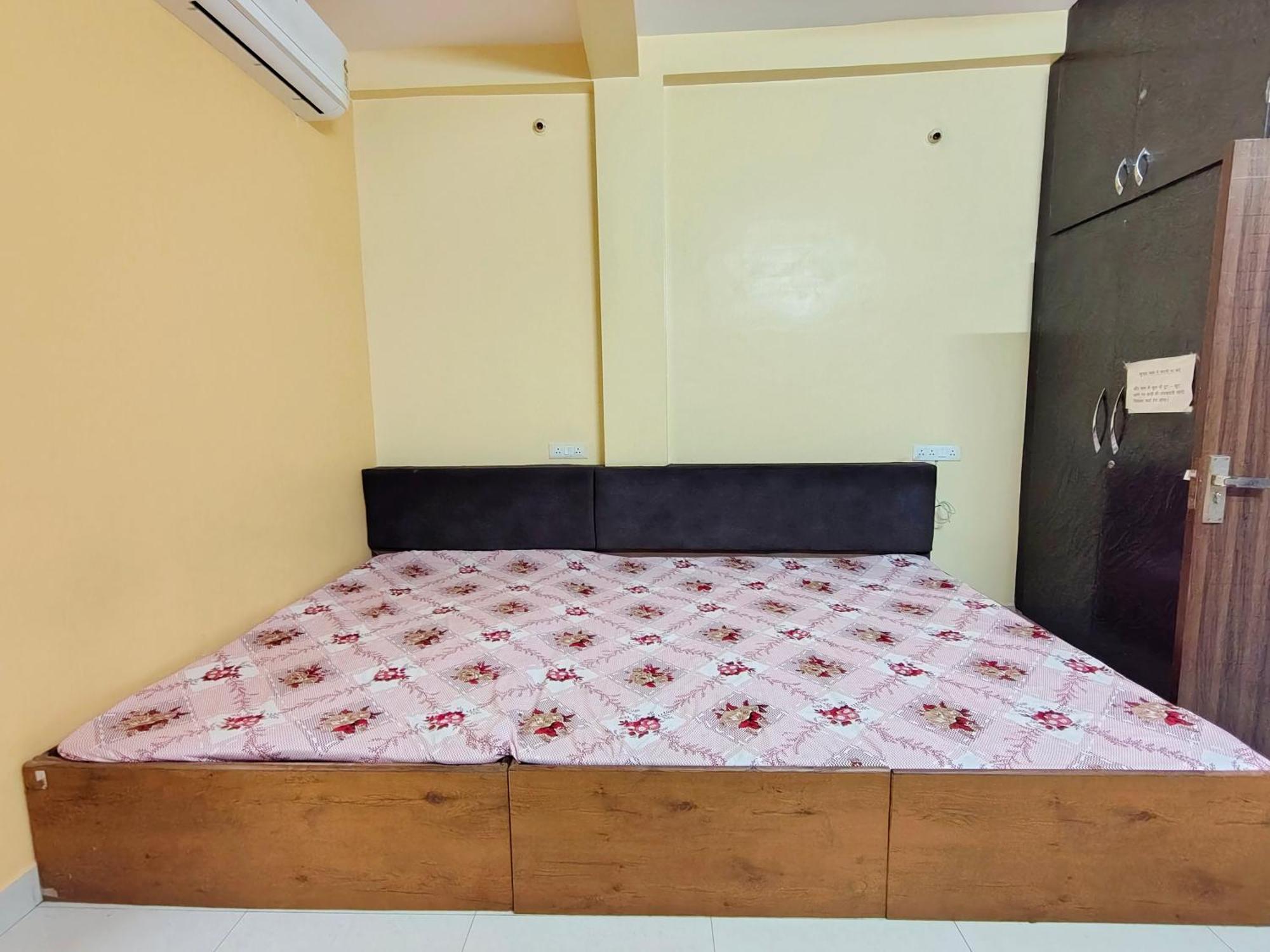 Anand Yatri Grah - Home Stay, Ujjain Exteriör bild